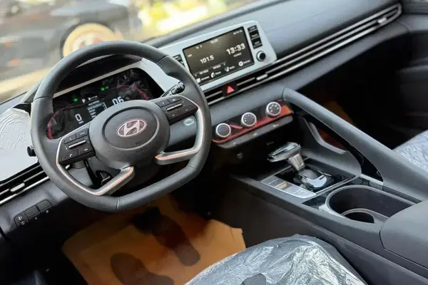 هیوندای، النترا