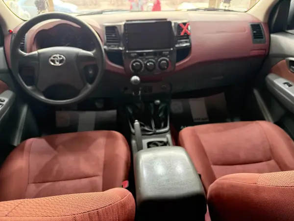 تویوتا، هایلوکس دو کابین