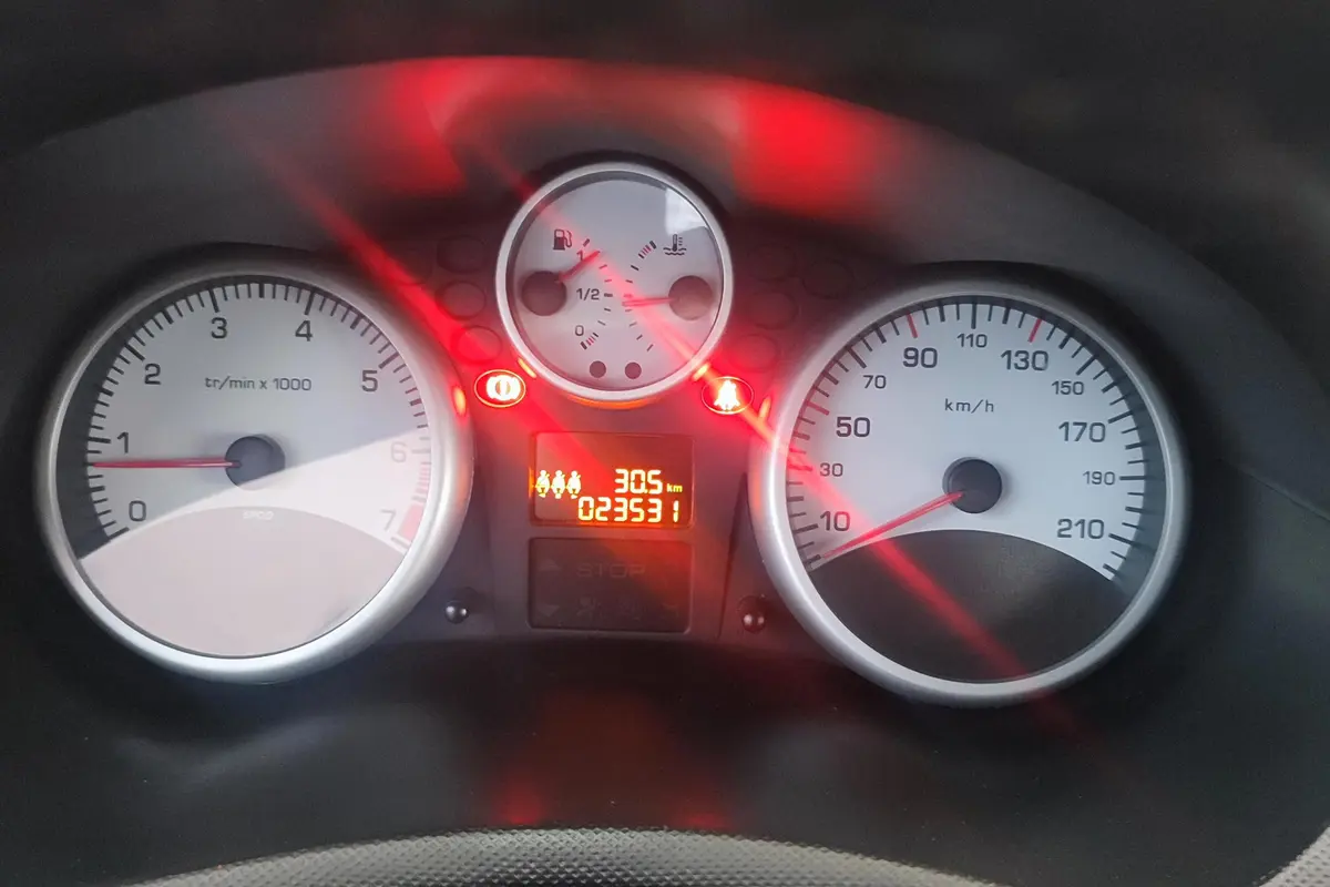پژو،  207
