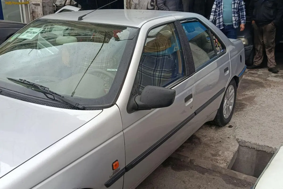 پژو،  405