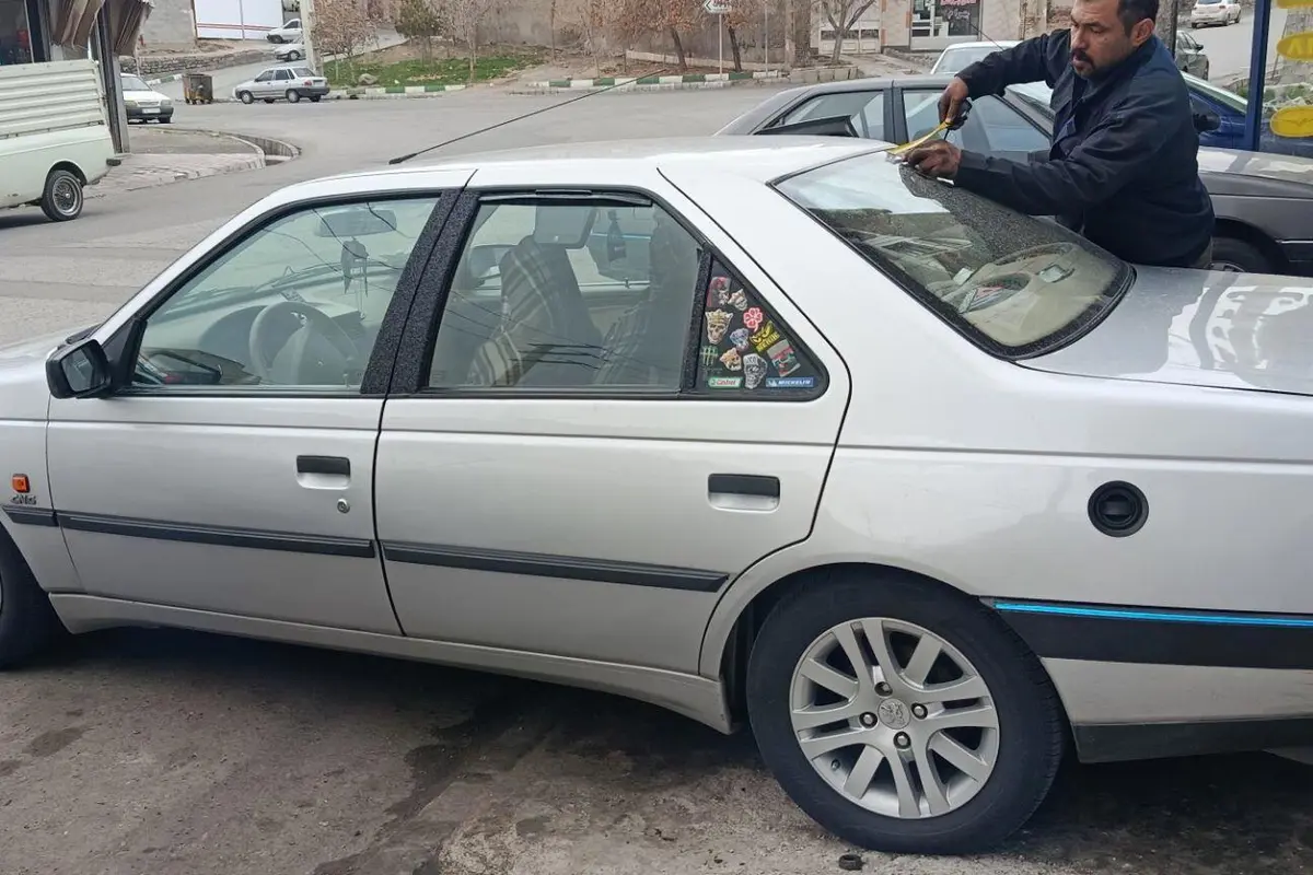 پژو،  405