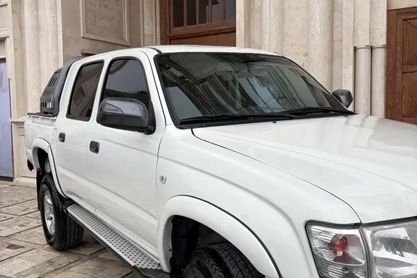 تویوتا، هایلوکس دو کابین