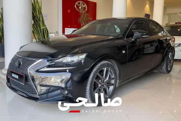 لکسوس، IS