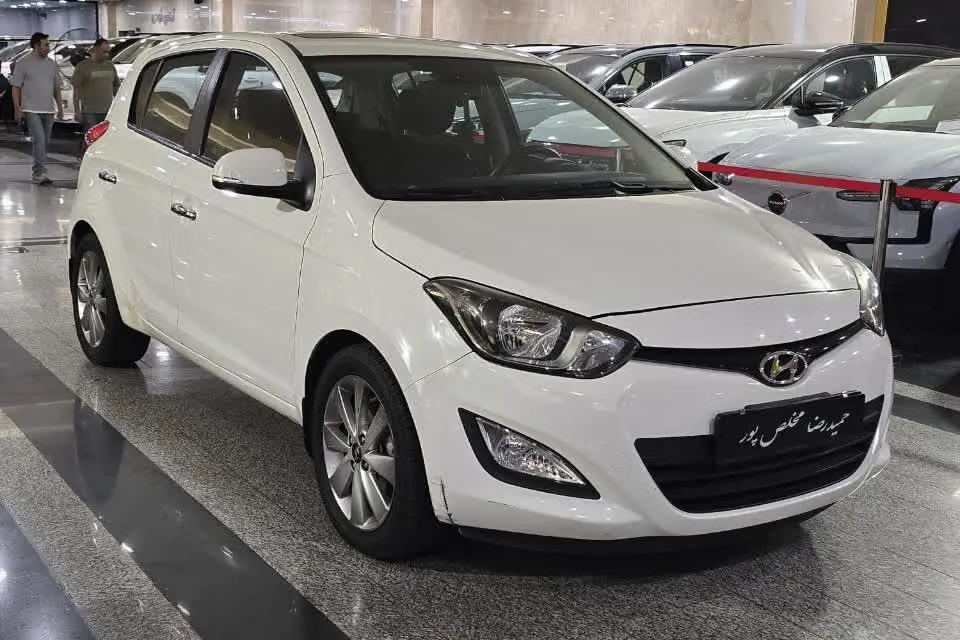 هیوندای  i20