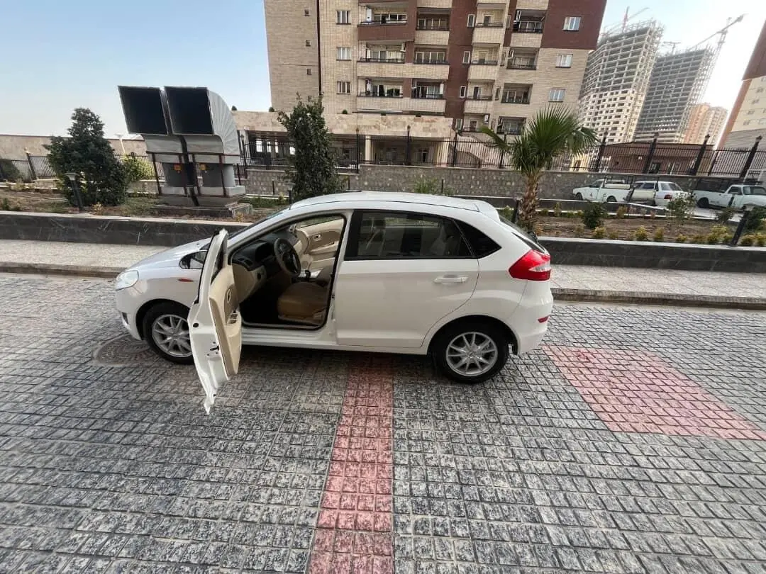 ام وی ام،  315هاچ بک