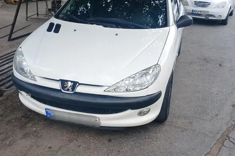 پژو، 206
