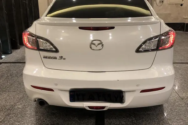 مزدا، 3 نیو صندوق دار