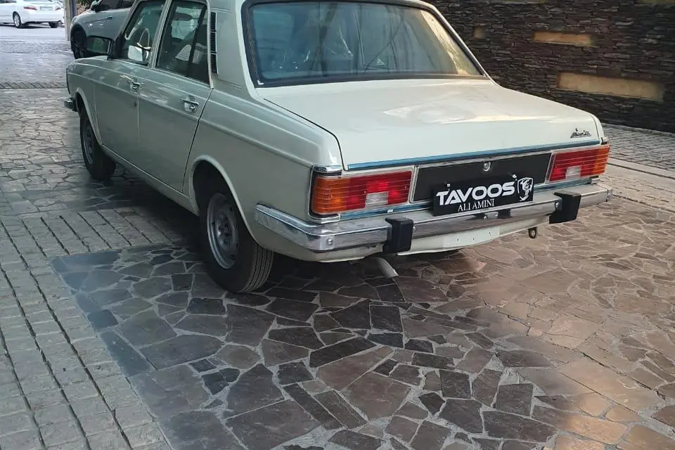 پیکان،  سدان