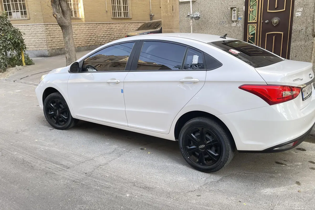 ام وی ام،  آریزو 5ev
