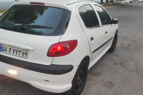 پژو، 206