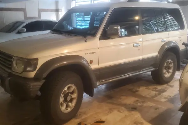 میتسوبیشی، پاجرو چهار در