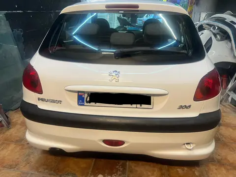 پژو، 206