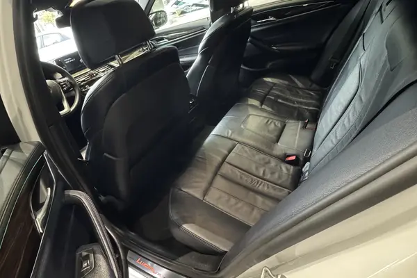 ب ام و، سری 5 سدان