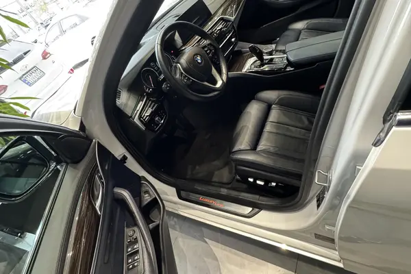 ب ام و، سری 5 سدان