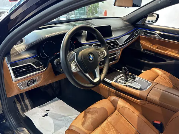 ب ام و، سری 7