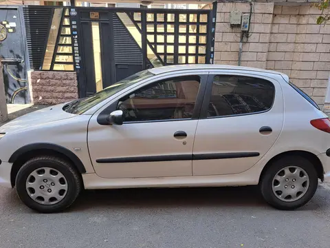 پژو، 206