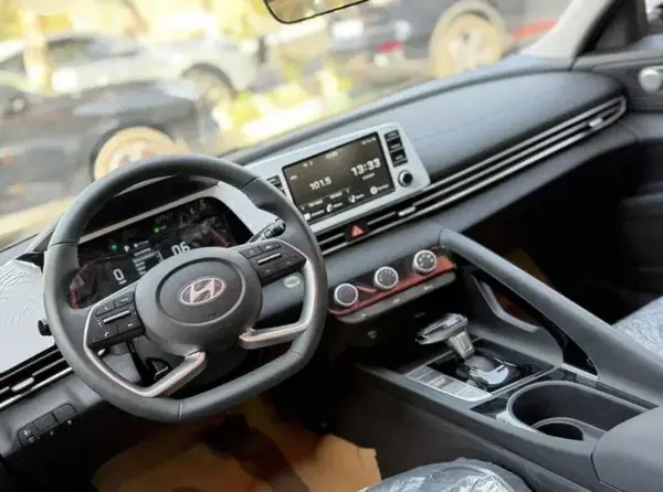 هیوندای، النترا