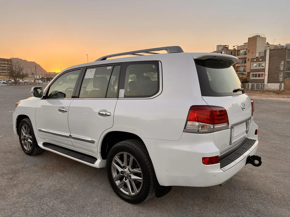 لکسوس،  LX