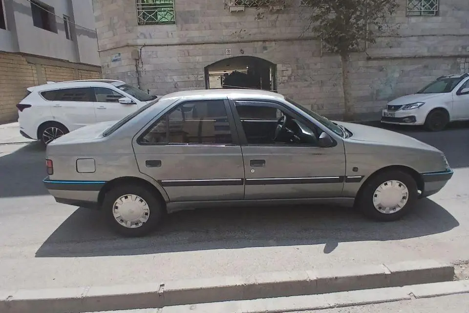 پژو،  405
