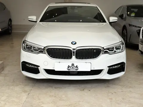 ب ام و، سری 5 سدان