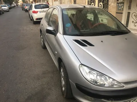 پژو، 206