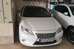 لکسوس، ES