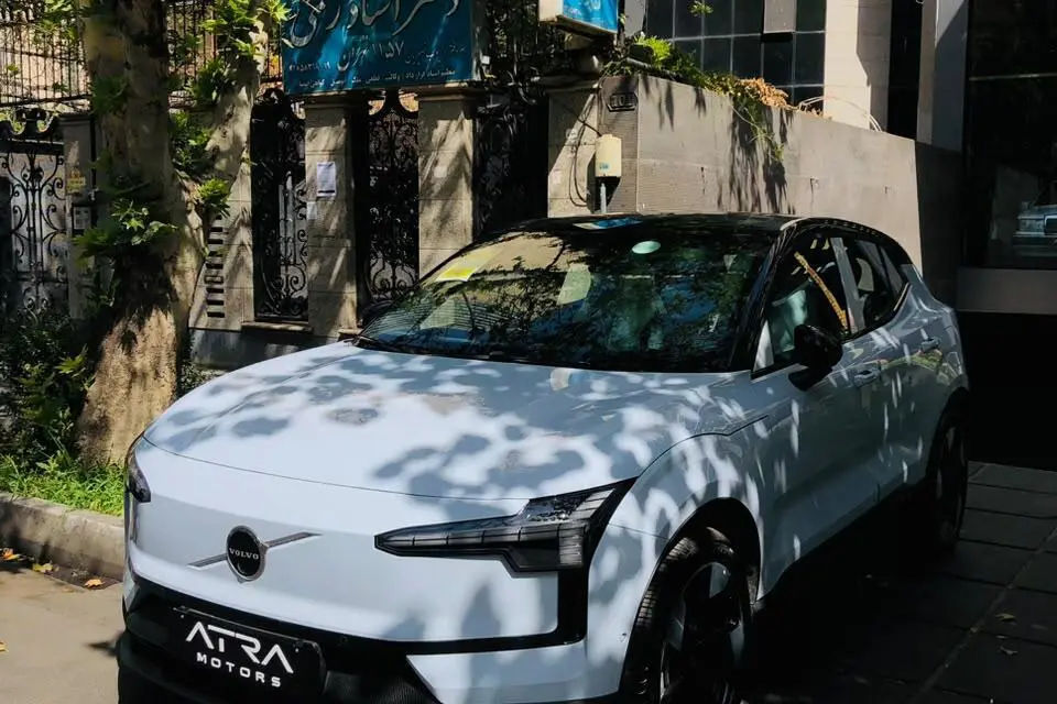 ولوو،  EX30