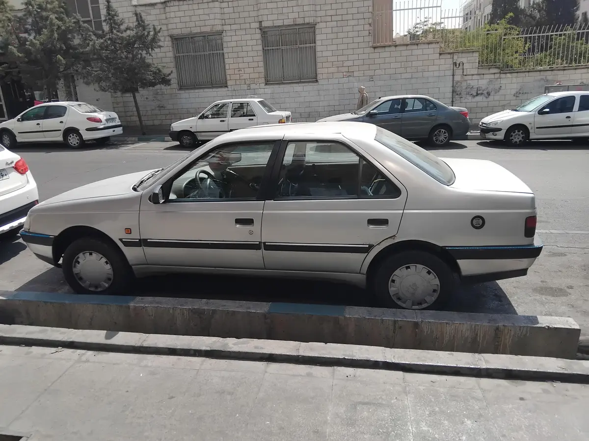 پژو،  405