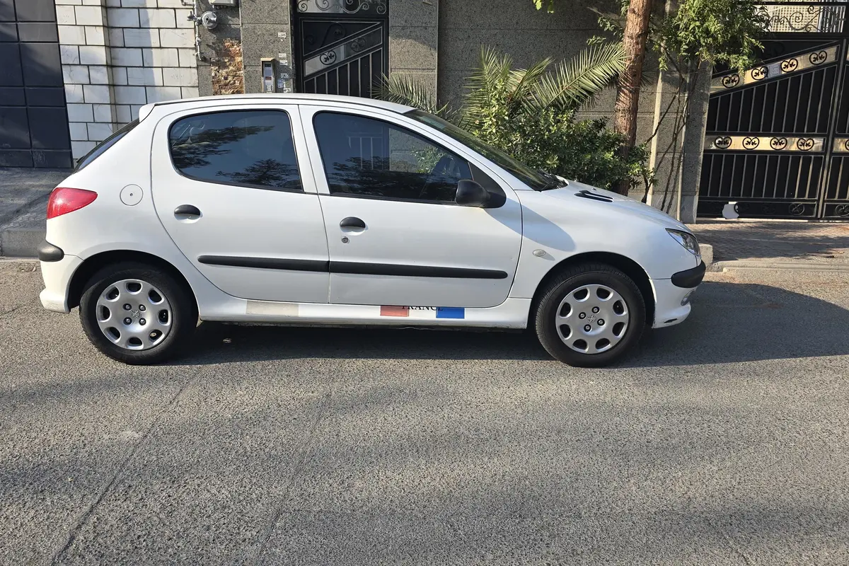 پژو،  206