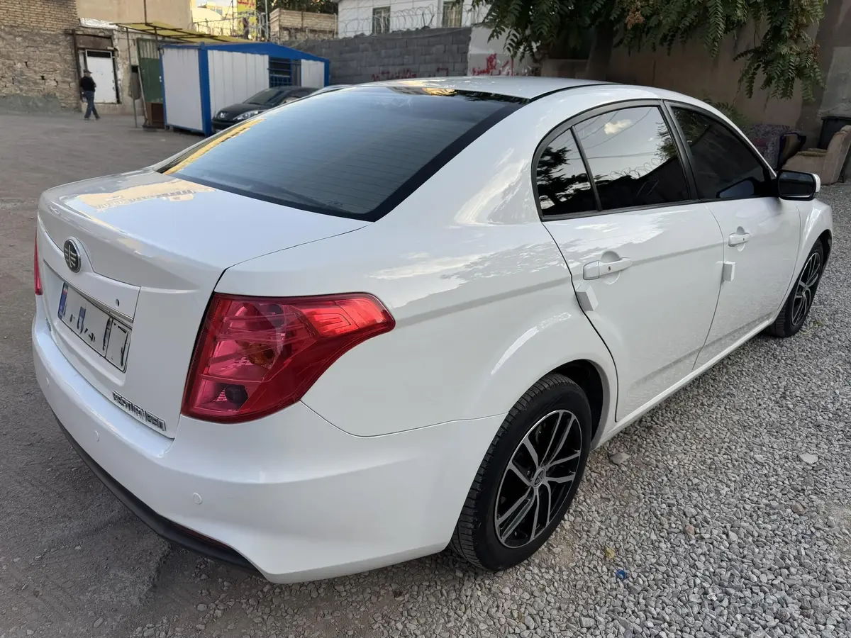 بسترن،  B50F