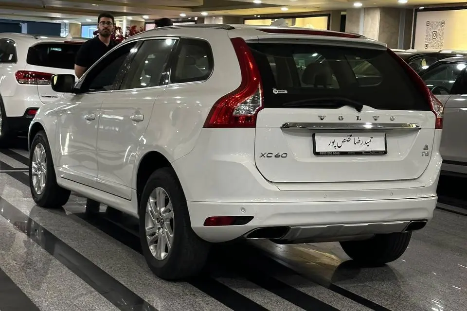 ولوو،  XC60