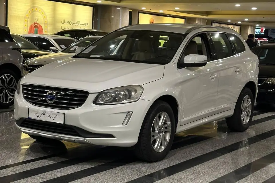 ولوو،  XC60