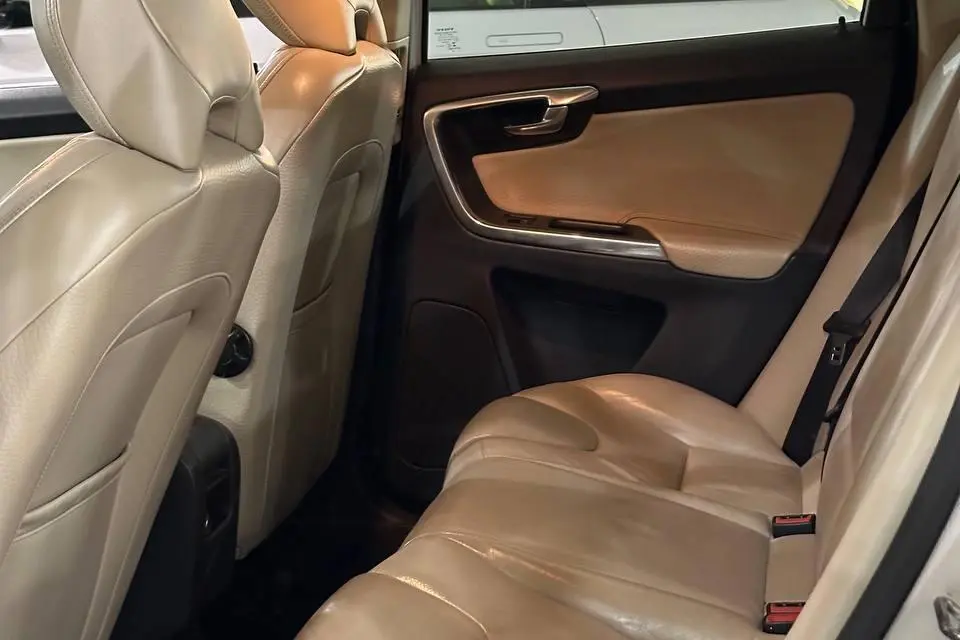 ولوو،  XC60