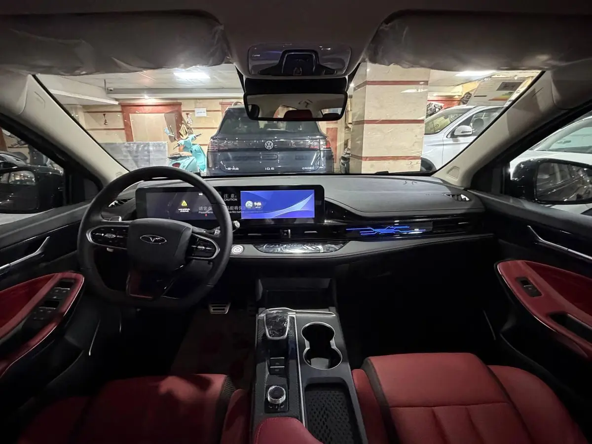 فونیکس،  آریزو 6 جی تی (Z6 GT)