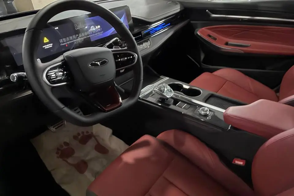 فونیکس،  آریزو 6 جی تی (Z6 GT)