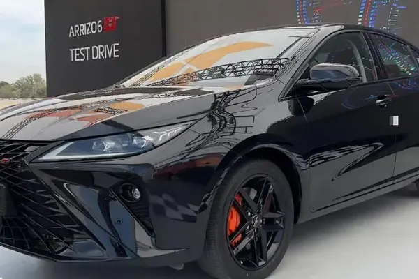 فونیکس، آریزو 6 جی تی (Z6 GT)