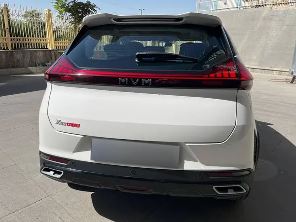 پیش فروش ام وی ام، X33 کراس