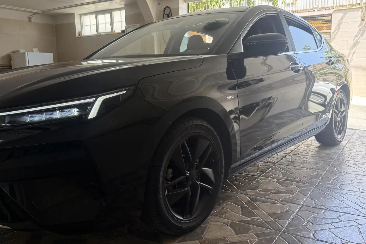 کی ام سی،  J7