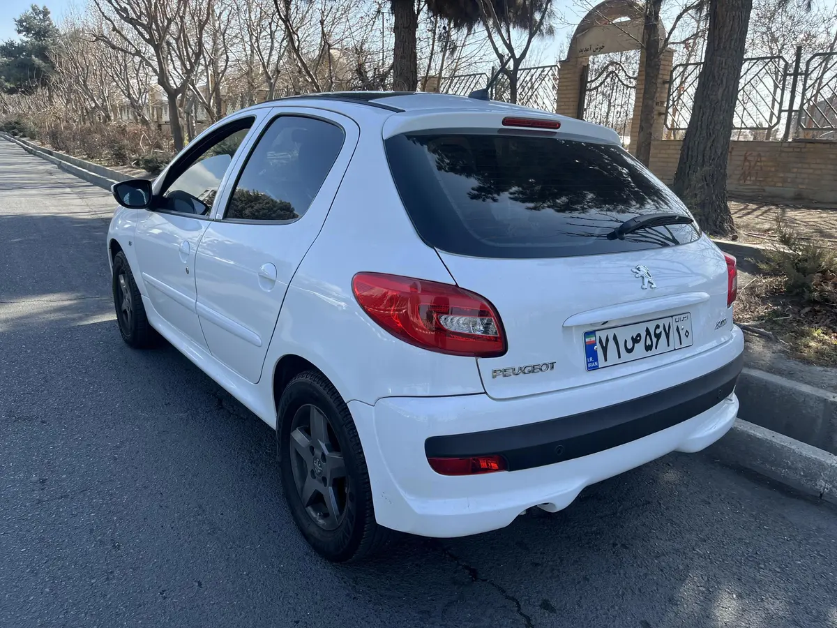 پژو،  207
