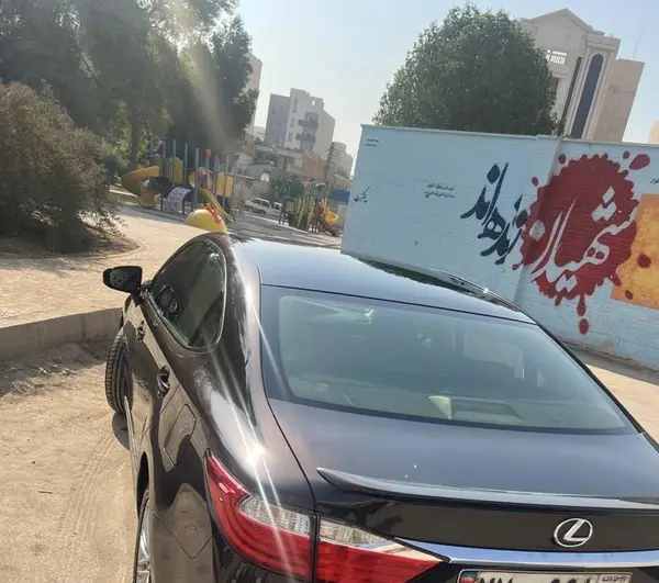 لکسوس  ES