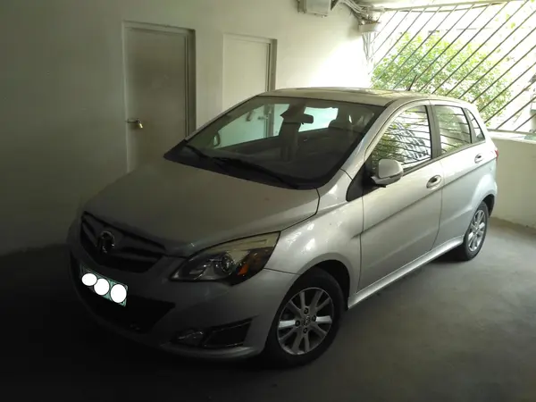 بایک، سابرینا هاچ بک (مونتاژ)