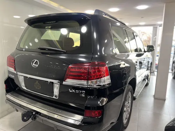 لکسوس، LX