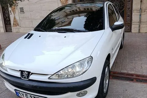 پژو، 206