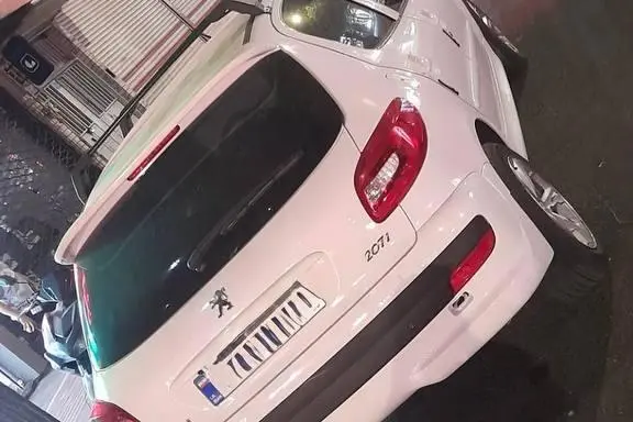 پژو،  207