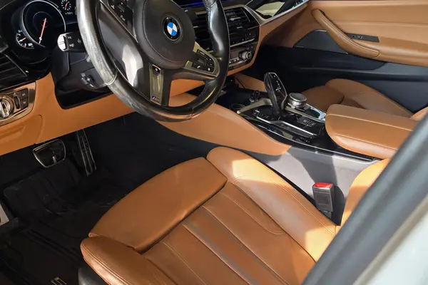 ب ام و، سری 5 سدان