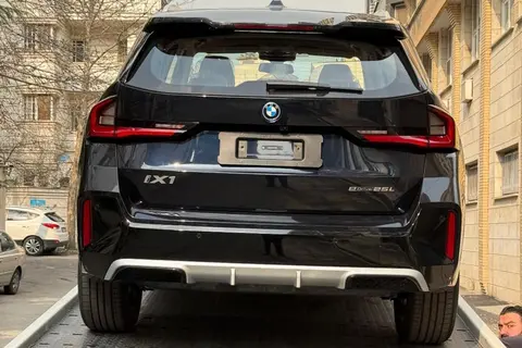 ب ام و، iX1