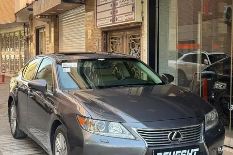 لکسوس، ES