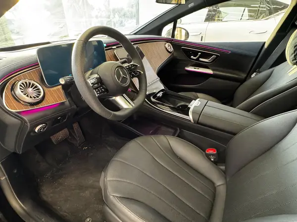 حواله بنز، EQE Sedan