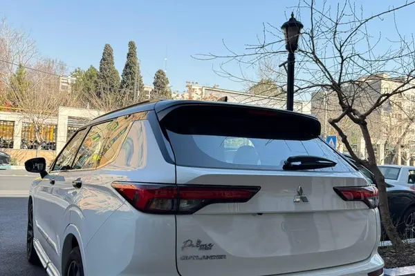 میتسوبیشی، اوتلندر