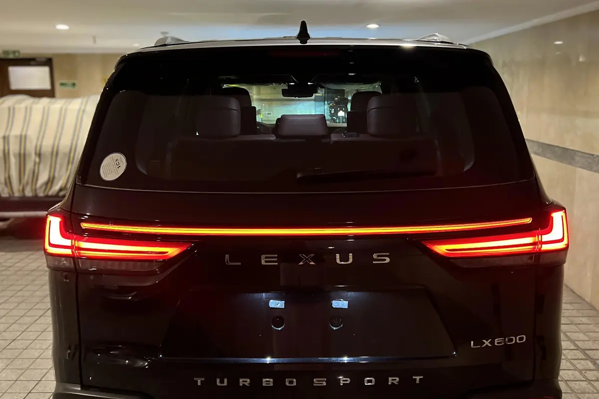 لکسوس،  LX